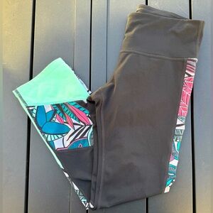 GapFit G Fast Cropped Performance Leggings Black Tropical Print Women’s size XS